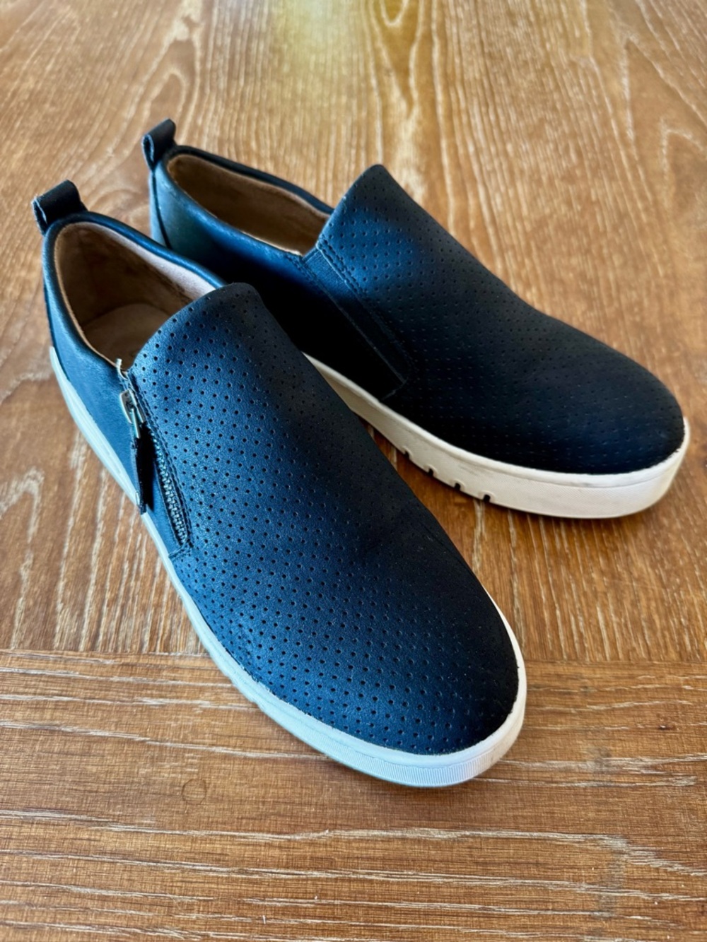 Cushionaire black Nissa slip on sneakers 8M - Picture 2 of 13
